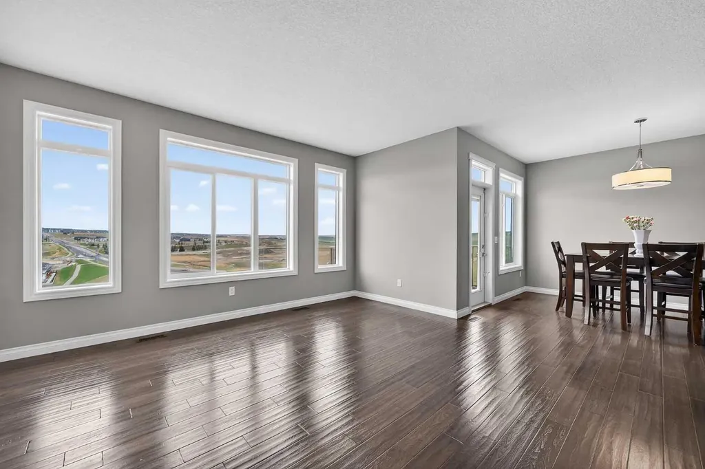 30 Evansborough View NW Calgary AB T3P 0R2
