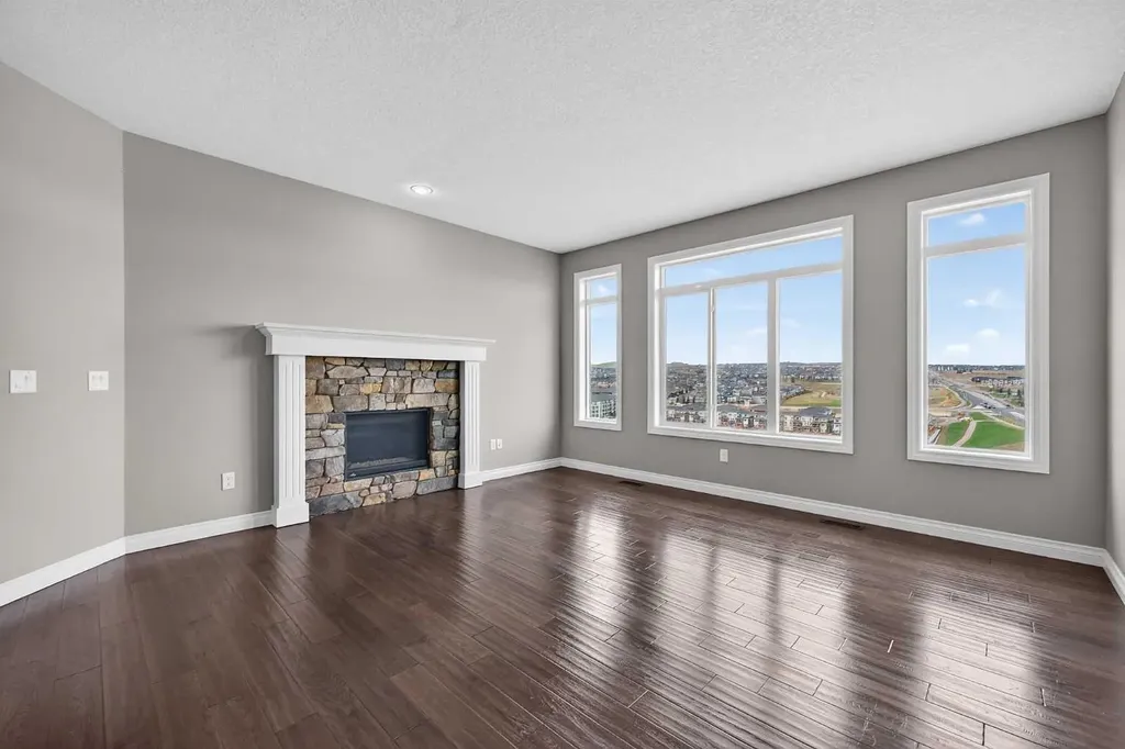 30 Evansborough View NW Calgary AB T3P 0R2