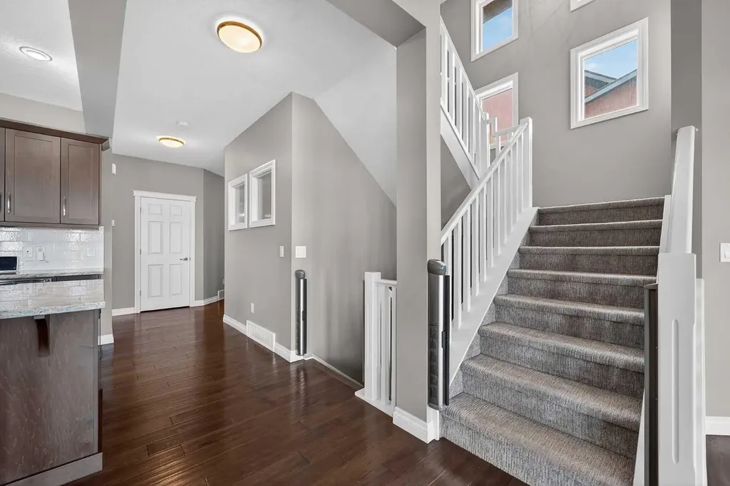 30 Evansborough View NW Calgary AB T3P 0R2