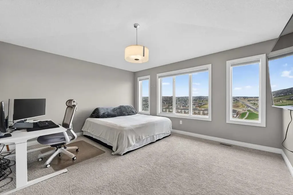 30 Evansborough View NW Calgary AB T3P 0R2
