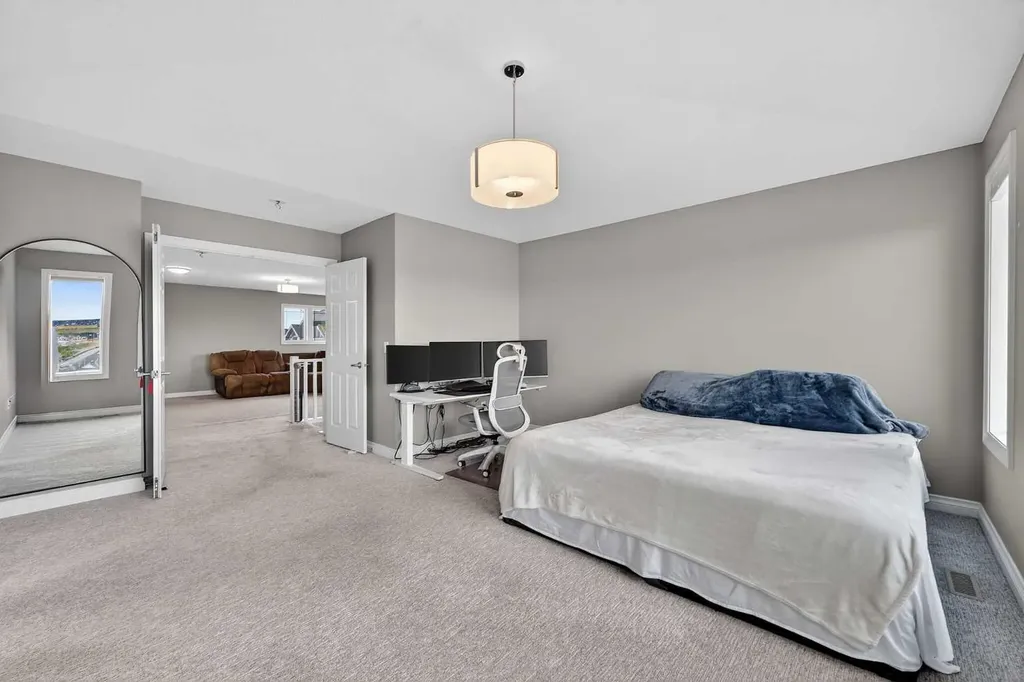 30 Evansborough View NW Calgary AB T3P 0R2