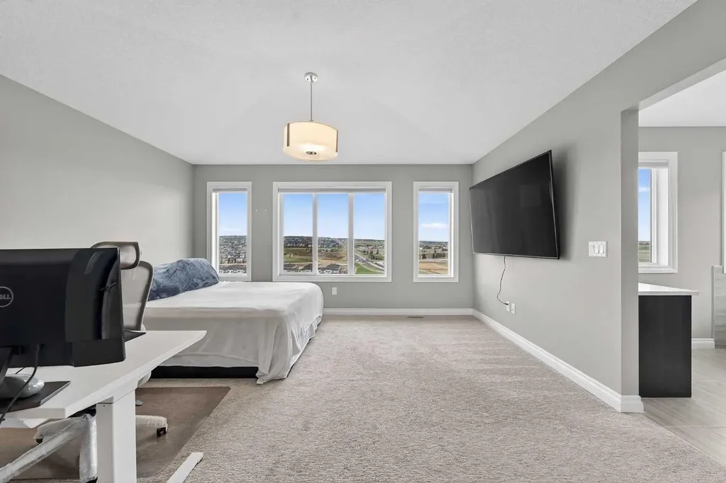 30 Evansborough View NW Calgary AB T3P 0R2