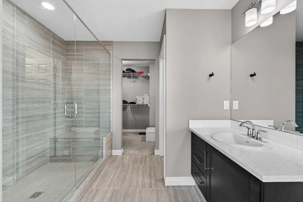 30 Evansborough View NW Calgary AB T3P 0R2