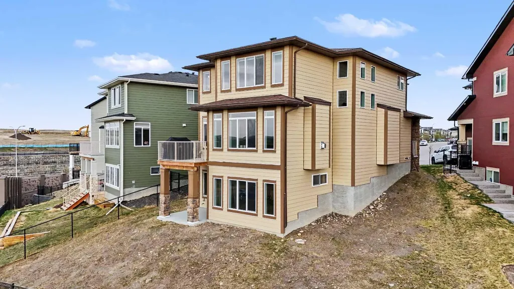 30 Evansborough View NW Calgary AB T3P 0R2