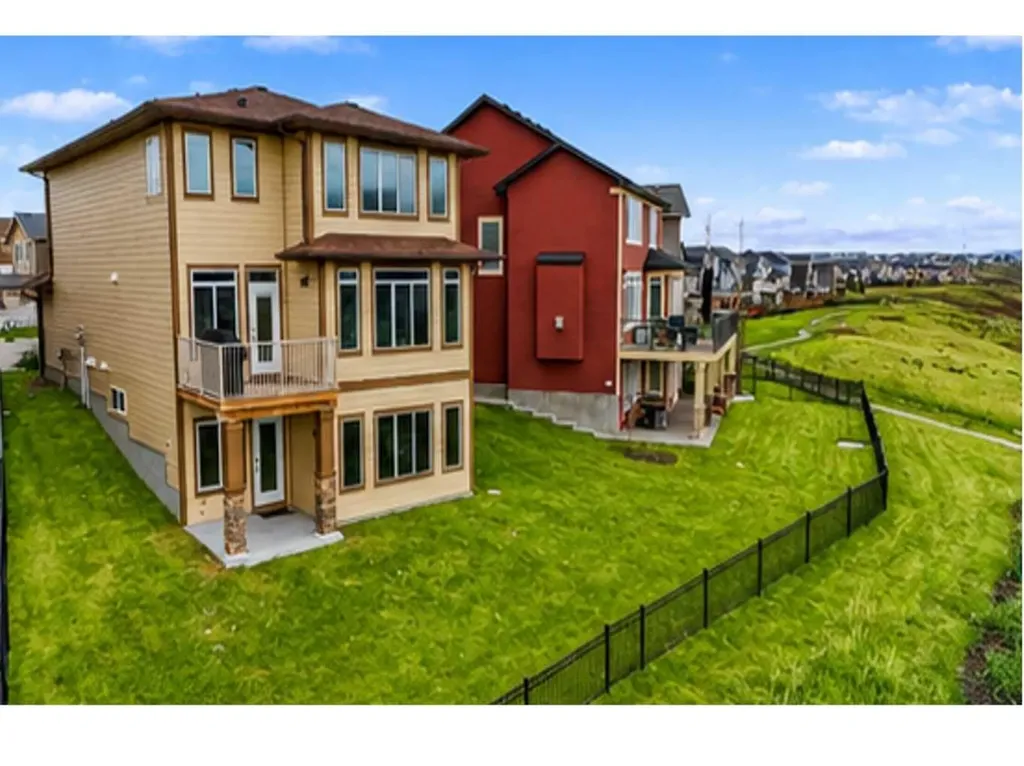 30 Evansborough View NW Calgary AB T3P 0R2