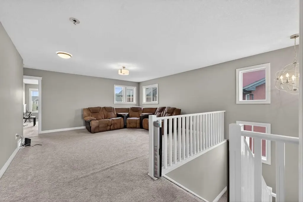 30 Evansborough View NW Calgary AB T3P 0R2