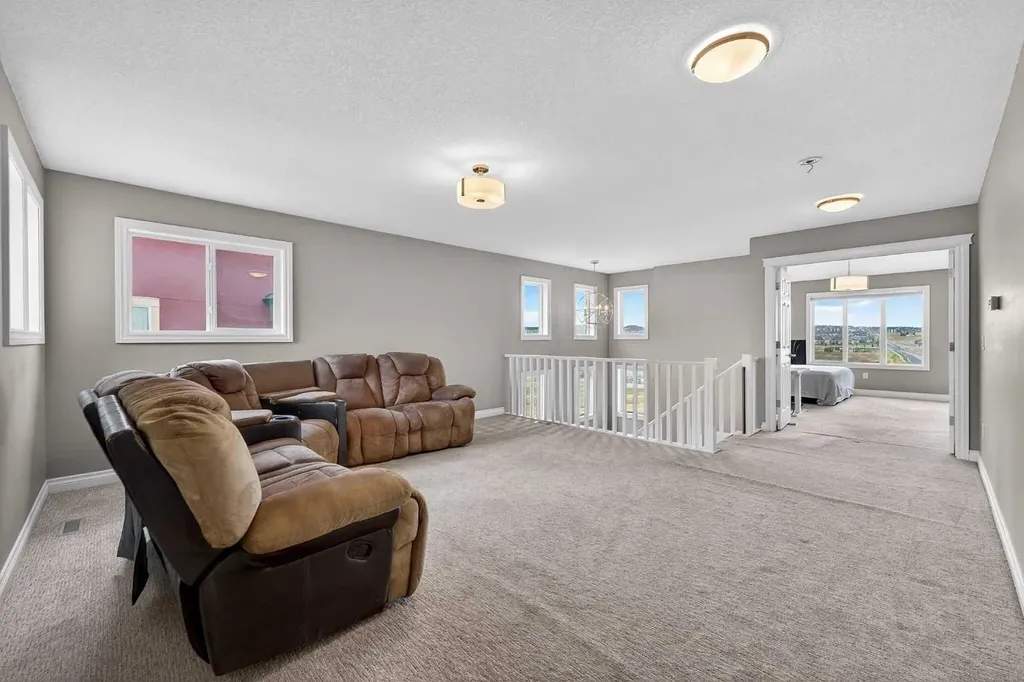 30 Evansborough View NW Calgary AB T3P 0R2