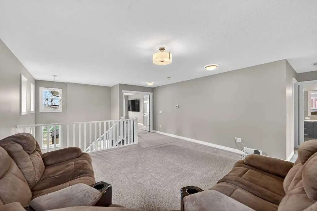 30 Evansborough View NW Calgary AB T3P 0R2