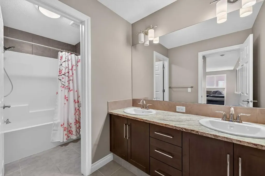 30 Evansborough View NW Calgary AB T3P 0R2