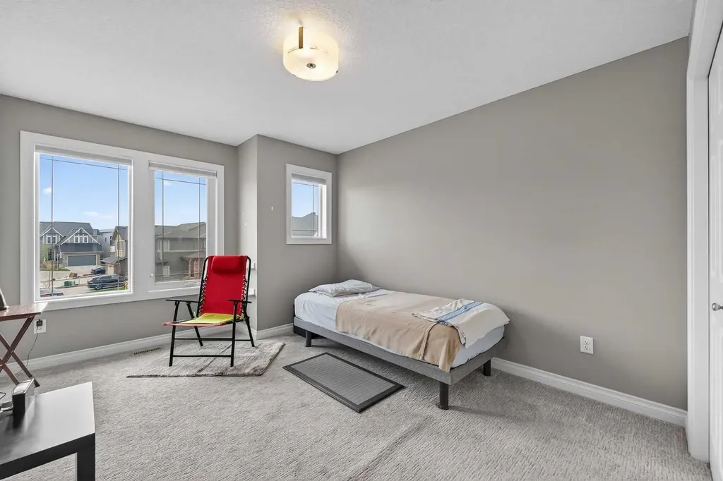 30 Evansborough View NW Calgary AB T3P 0R2