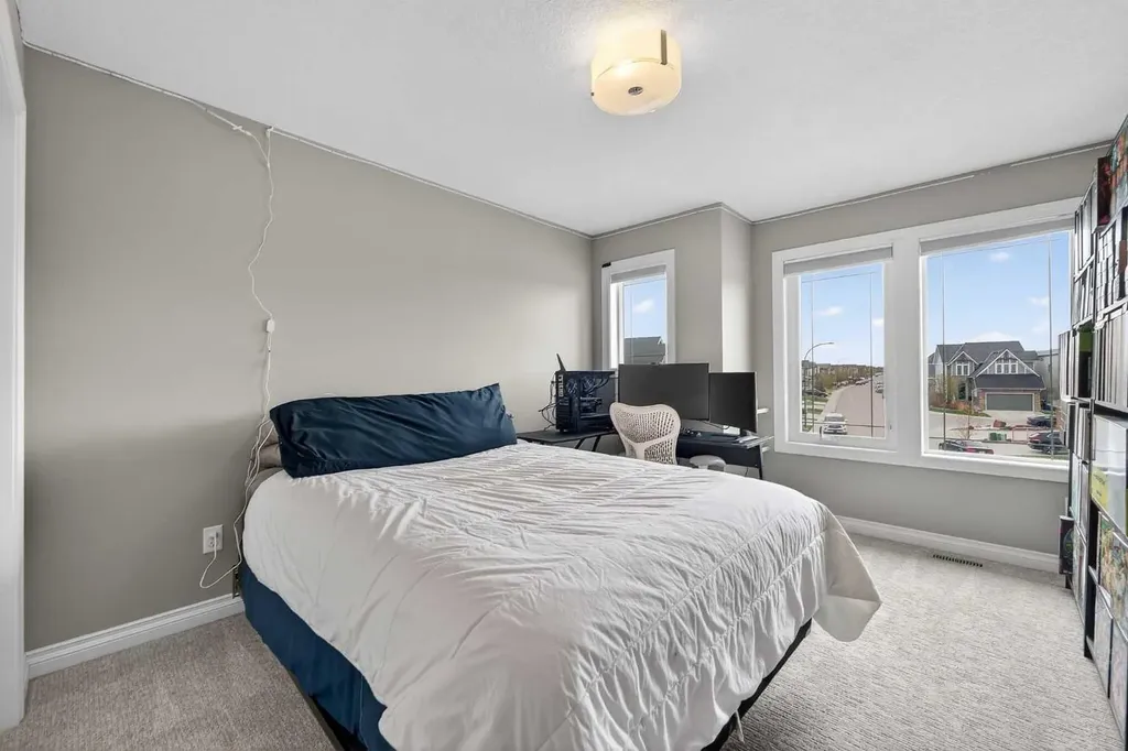 30 Evansborough View NW Calgary AB T3P 0R2