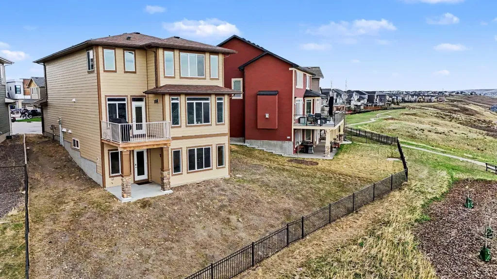 30 Evansborough View NW Calgary AB T3P 0R2