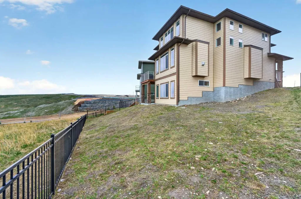 30 Evansborough View NW Calgary AB T3P 0R2