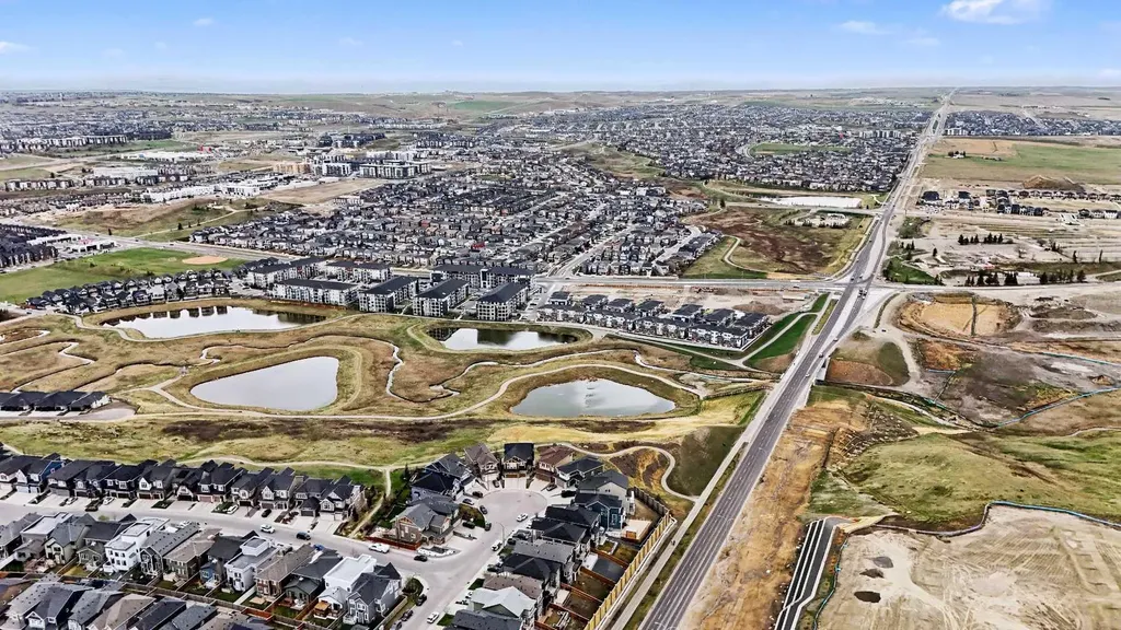 30 Evansborough View NW Calgary AB T3P 0R2