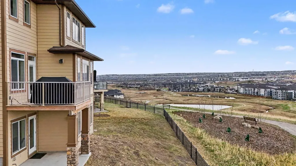 30 Evansborough View NW Calgary AB T3P 0R2