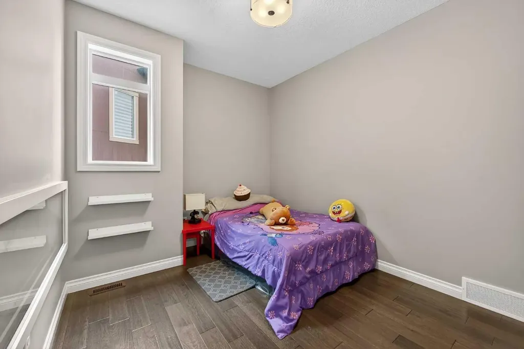 30 Evansborough View NW Calgary AB T3P 0R2