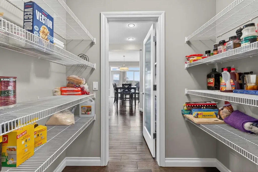 30 Evansborough View NW Calgary AB T3P 0R2