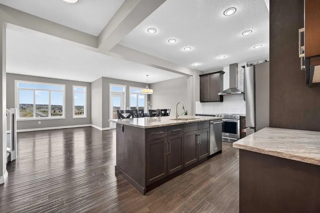 30 Evansborough View NW Calgary AB T3P 0R2