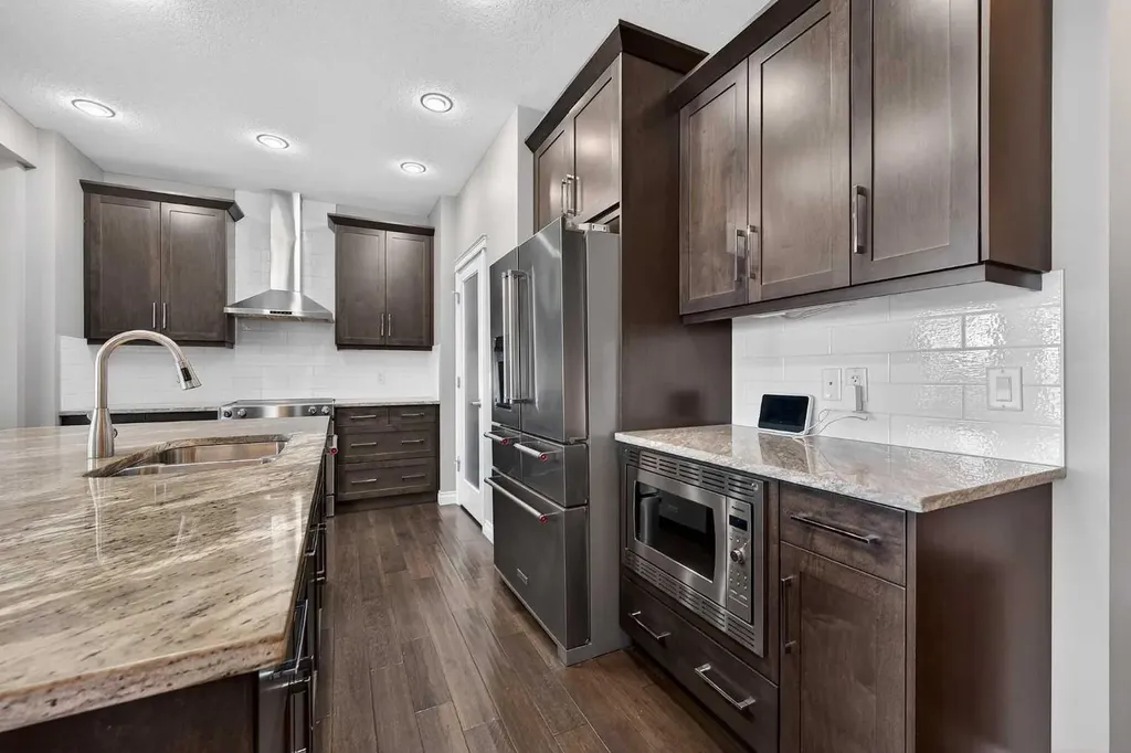 30 Evansborough View NW Calgary AB T3P 0R2