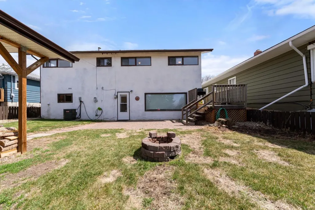 4904 58 Street Camrose AB T4V 2G4