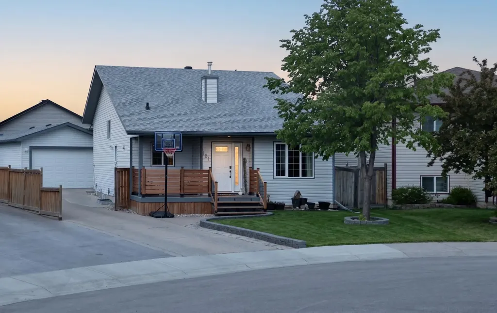 181 Waniandy Way Fort Mcmurray AB T9H 5L8