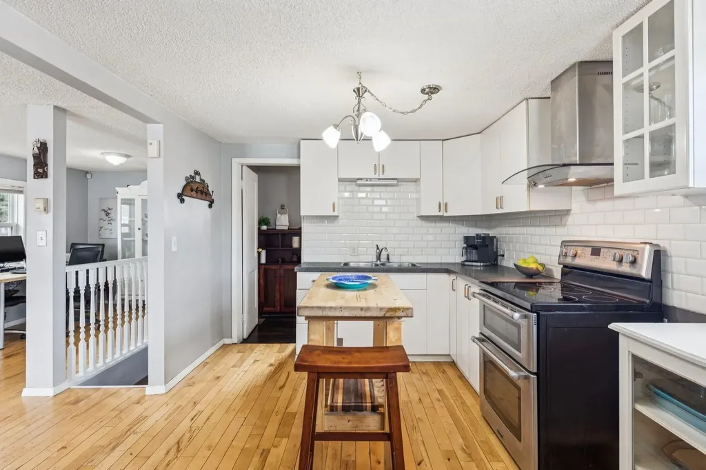 7417 24 Street SE Calgary AB T2C 0Y7