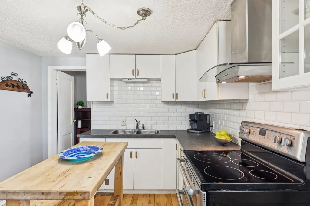 7417 24 Street SE Calgary AB T2C 0Y7