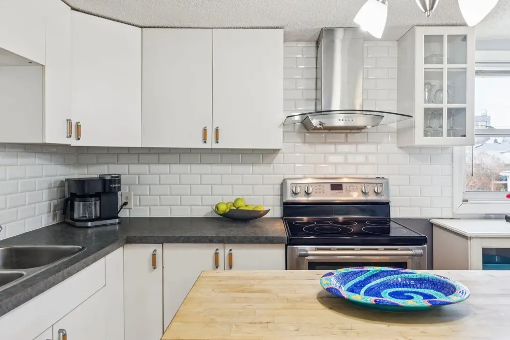 7417 24 Street SE Calgary AB T2C 0Y7