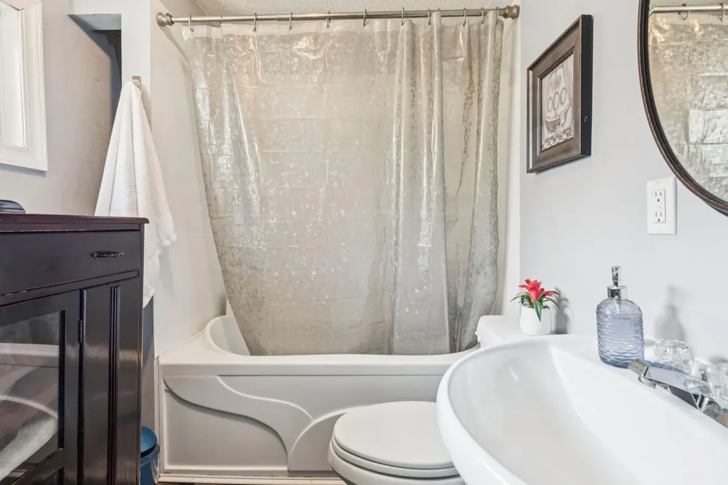7417 24 Street SE Calgary AB T2C 0Y7
