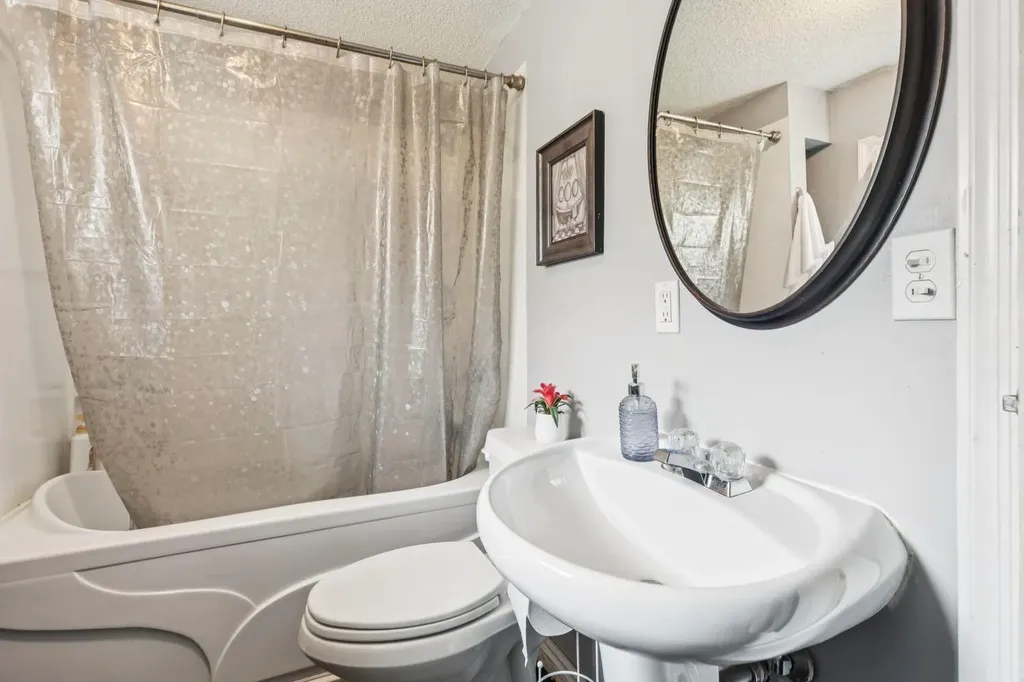 7417 24 Street SE Calgary AB T2C 0Y7
