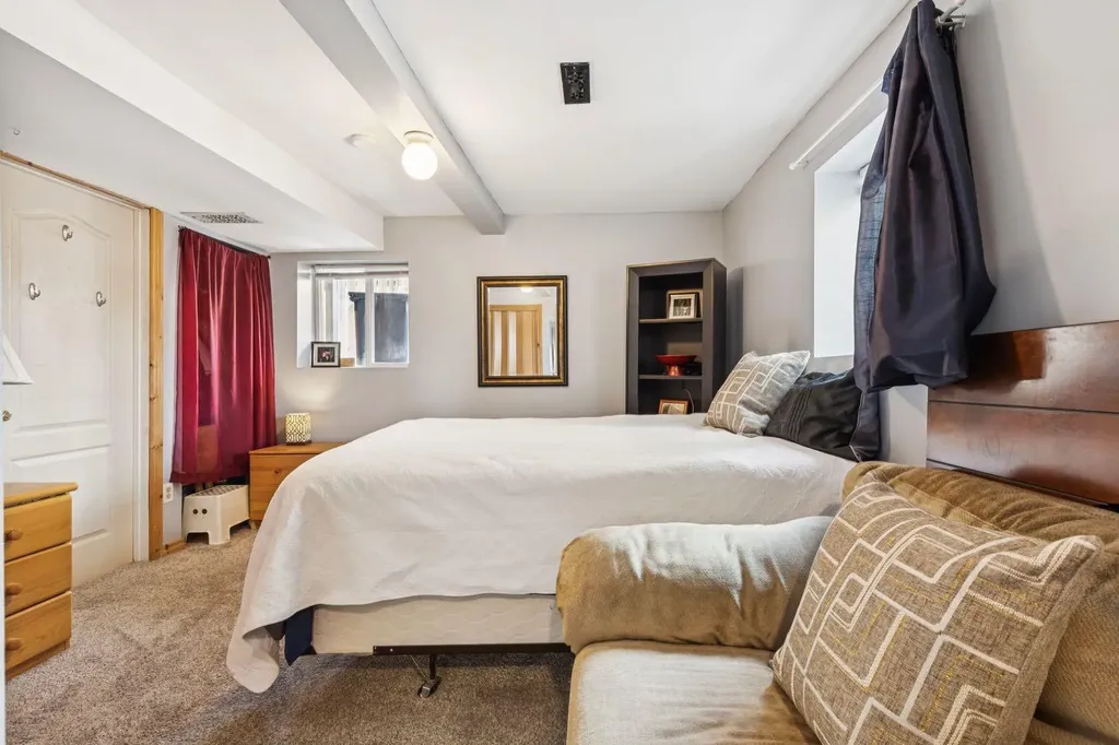 7417 24 Street SE Calgary AB T2C 0Y7