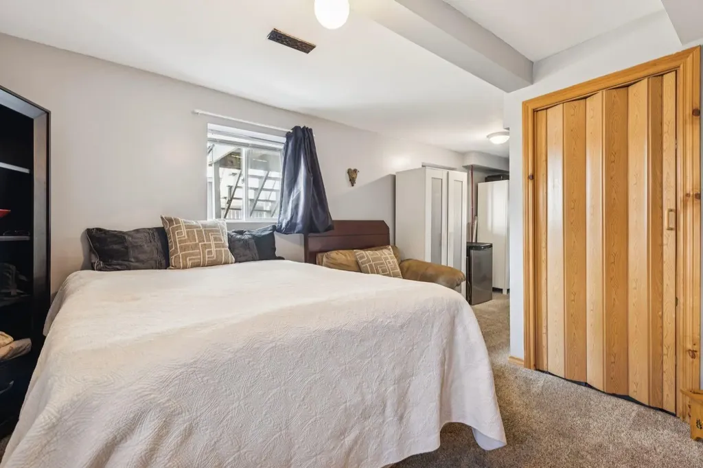 7417 24 Street SE Calgary AB T2C 0Y7