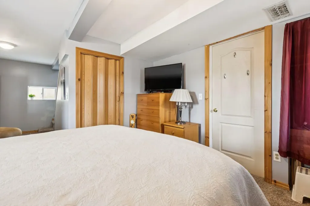 7417 24 Street SE Calgary AB T2C 0Y7