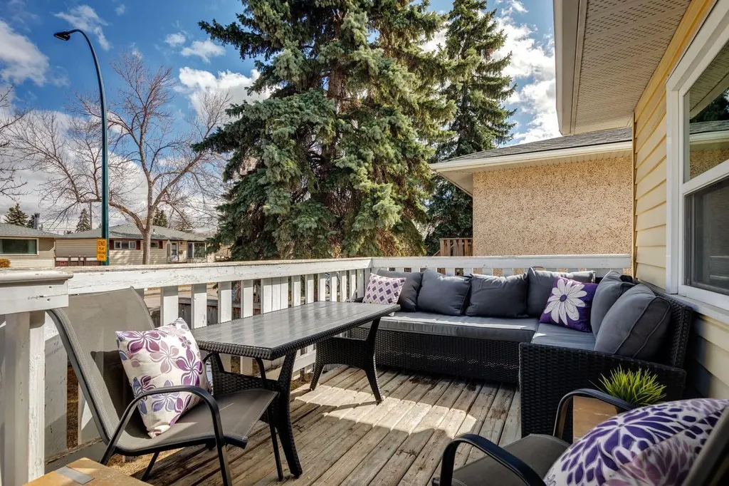 7417 24 Street SE Calgary AB T2C 0Y7