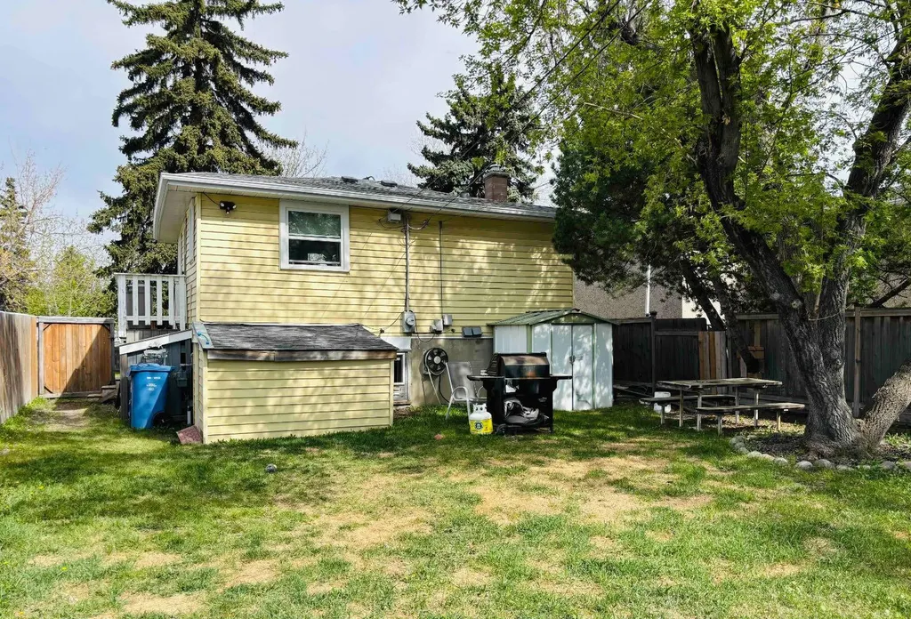 7417 24 Street SE Calgary AB T2C 0Y7