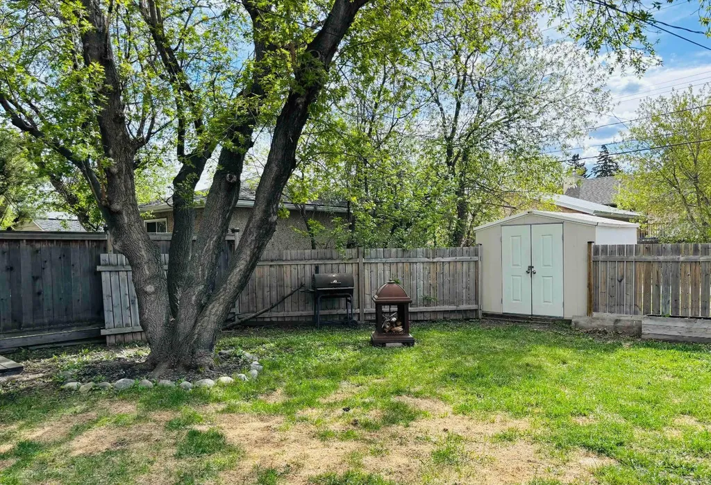 7417 24 Street SE Calgary AB T2C 0Y7