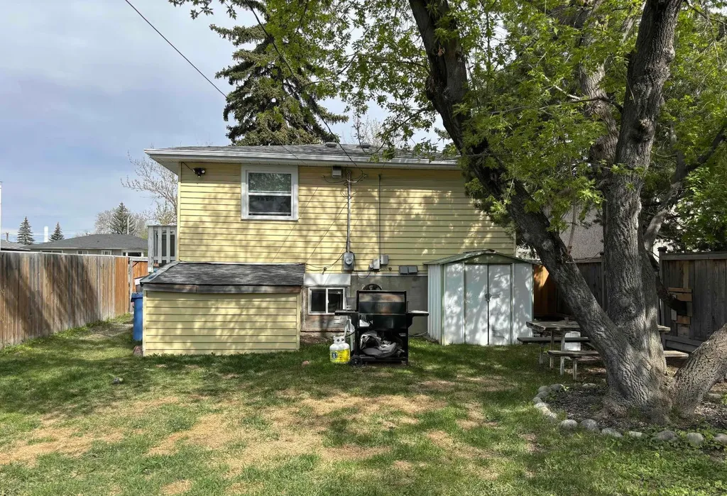 7417 24 Street SE Calgary AB T2C 0Y7