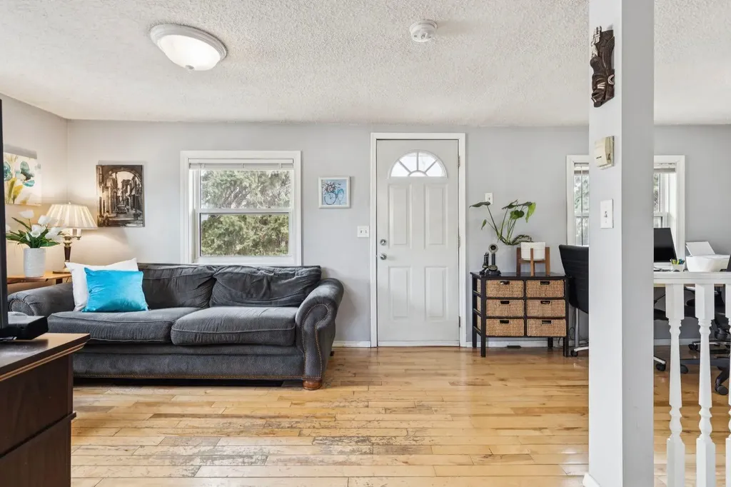 7417 24 Street SE Calgary AB T2C 0Y7