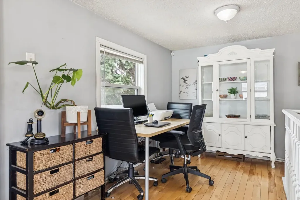 7417 24 Street SE Calgary AB T2C 0Y7