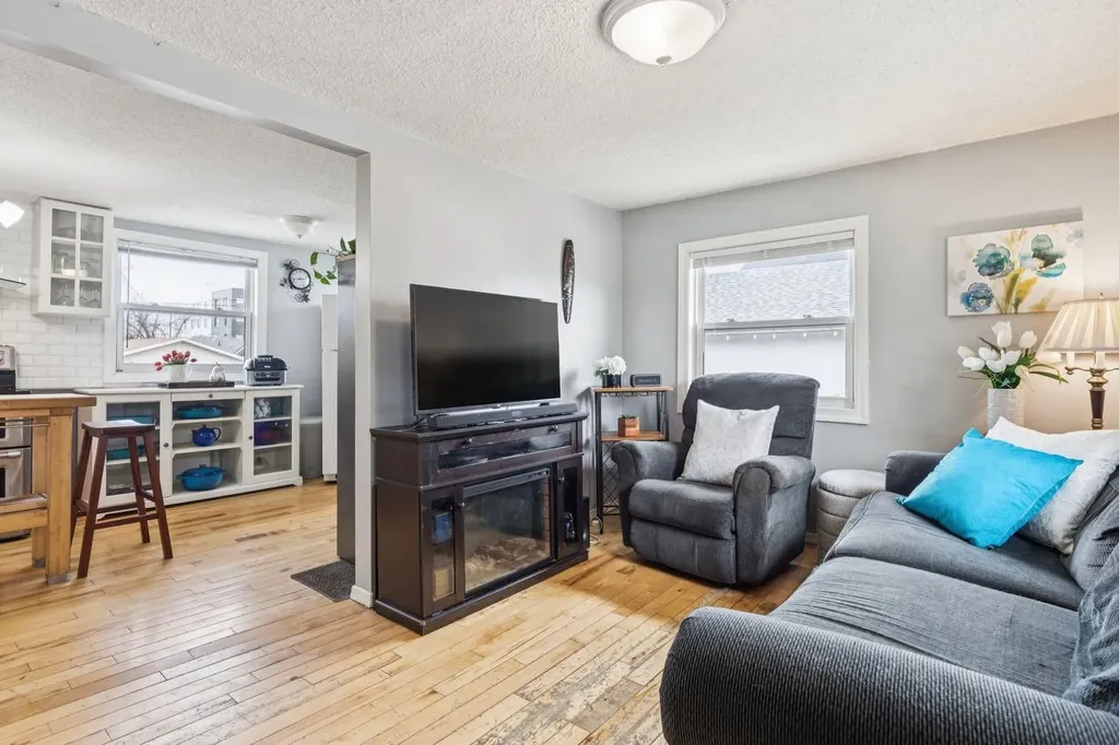 7417 24 Street SE Calgary AB T2C 0Y7