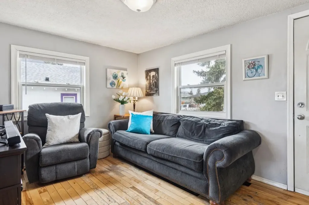 7417 24 Street SE Calgary AB T2C 0Y7