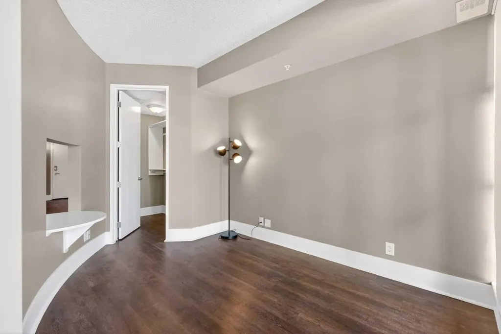205 Riverfront Avenue SW Calgary AB T2P 5K4