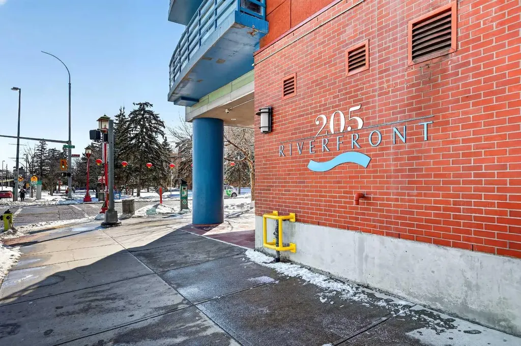 205 Riverfront Avenue SW Calgary AB T2P 5K4