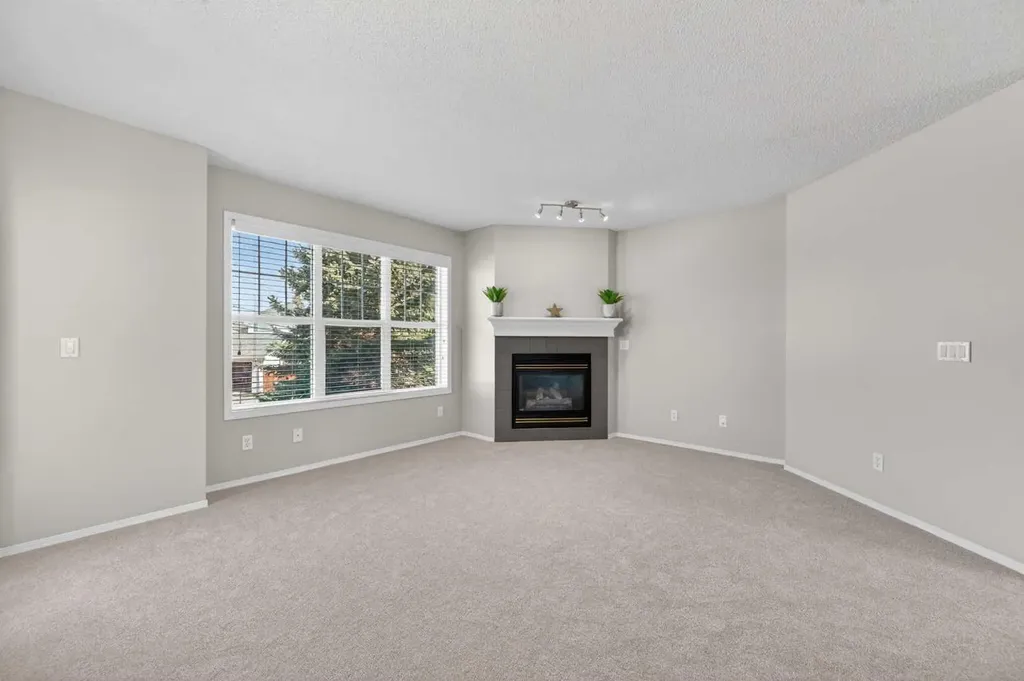 7171 Coach Hill Road SW Calgary AB T3H 3R7
