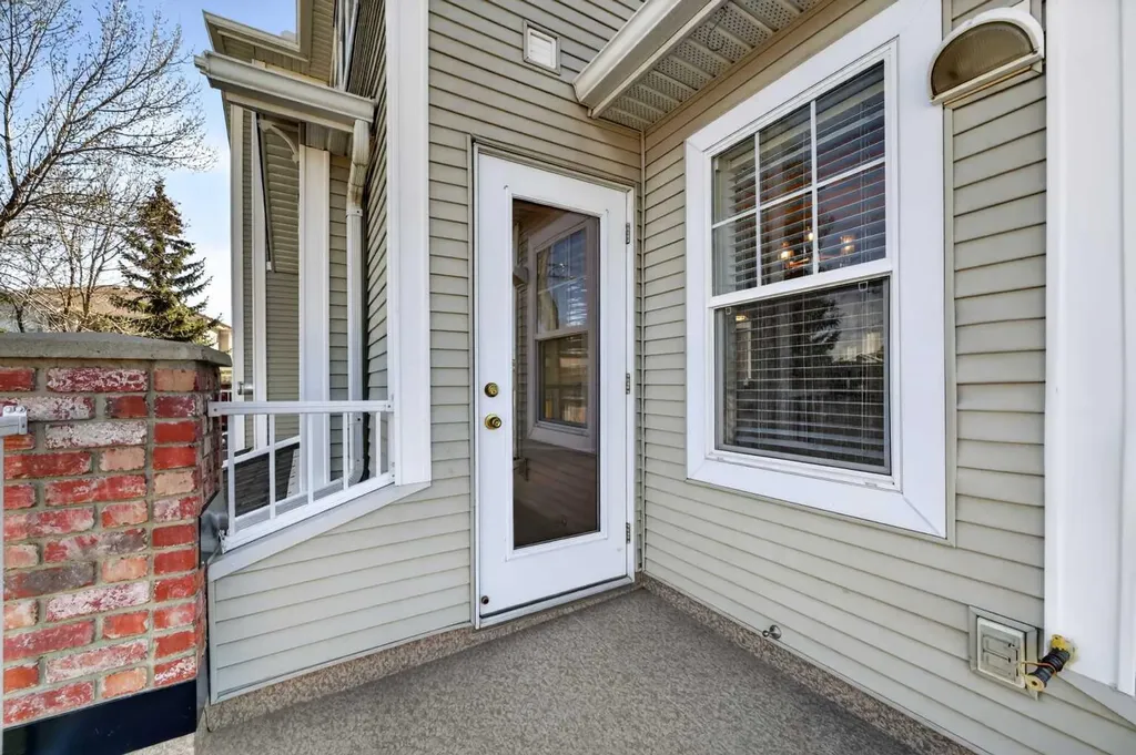 7171 Coach Hill Road SW Calgary AB T3H 3R7