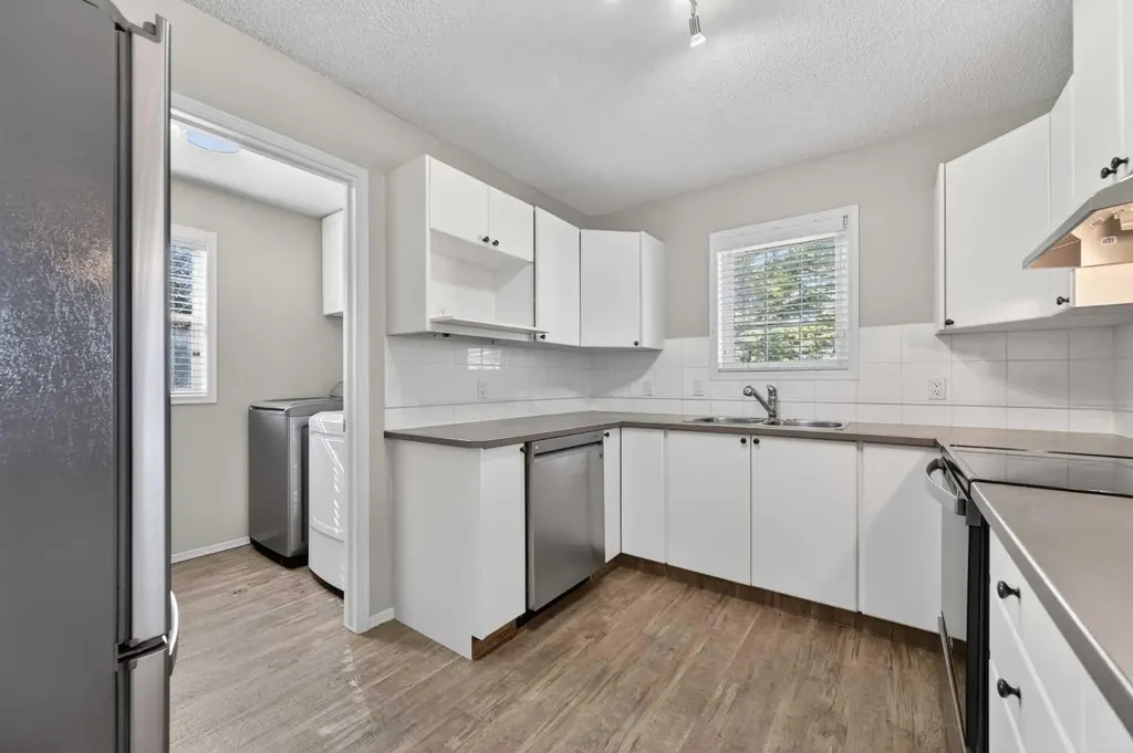 7171 Coach Hill Road SW Calgary AB T3H 3R7