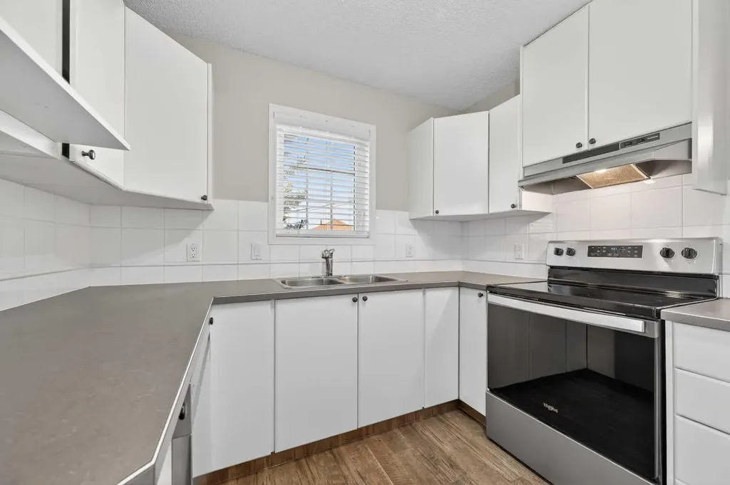 7171 Coach Hill Road SW Calgary AB T3H 3R7