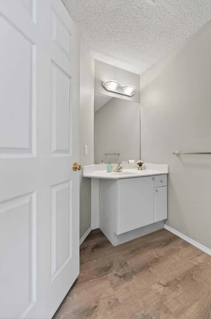 7171 Coach Hill Road SW Calgary AB T3H 3R7