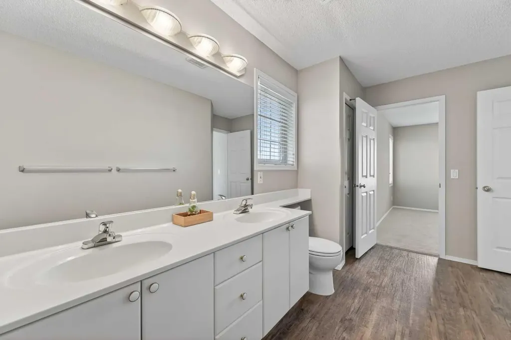 7171 Coach Hill Road SW Calgary AB T3H 3R7