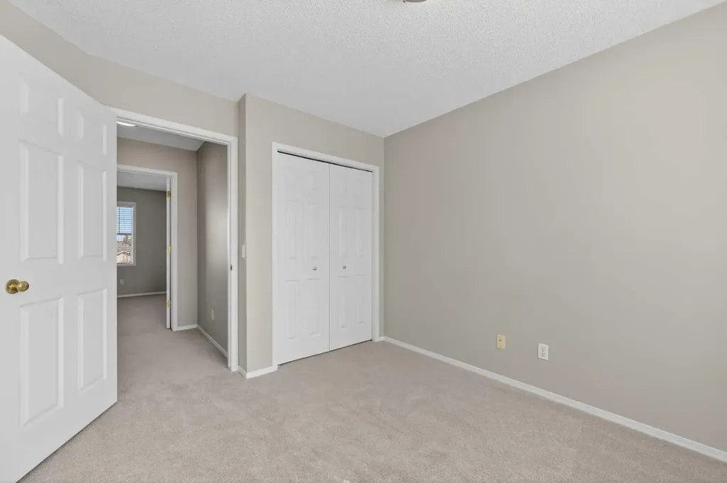 7171 Coach Hill Road SW Calgary AB T3H 3R7